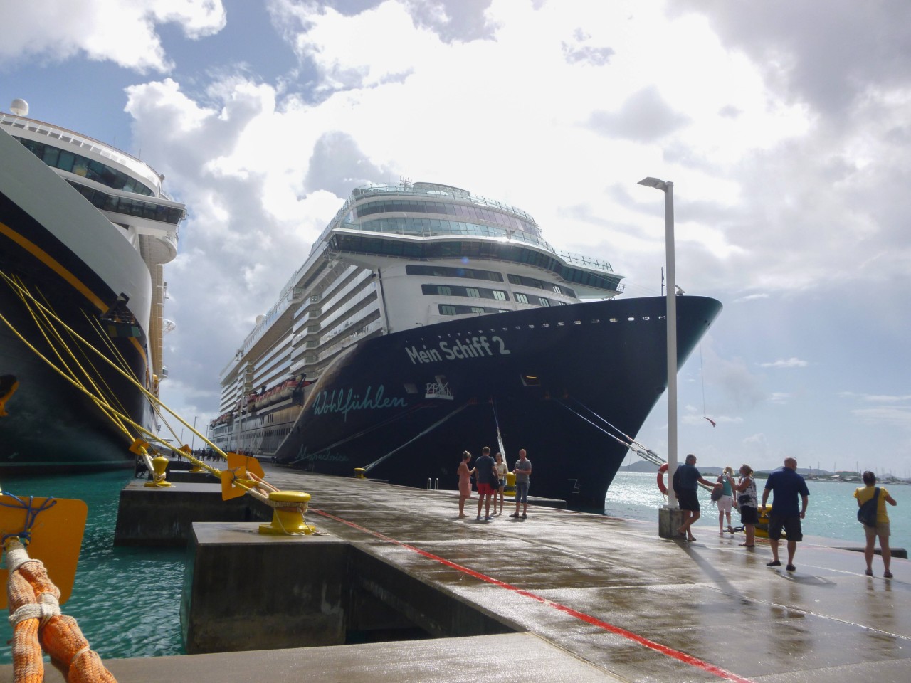 Die „Mein Schiff 2“ in der Karibik.