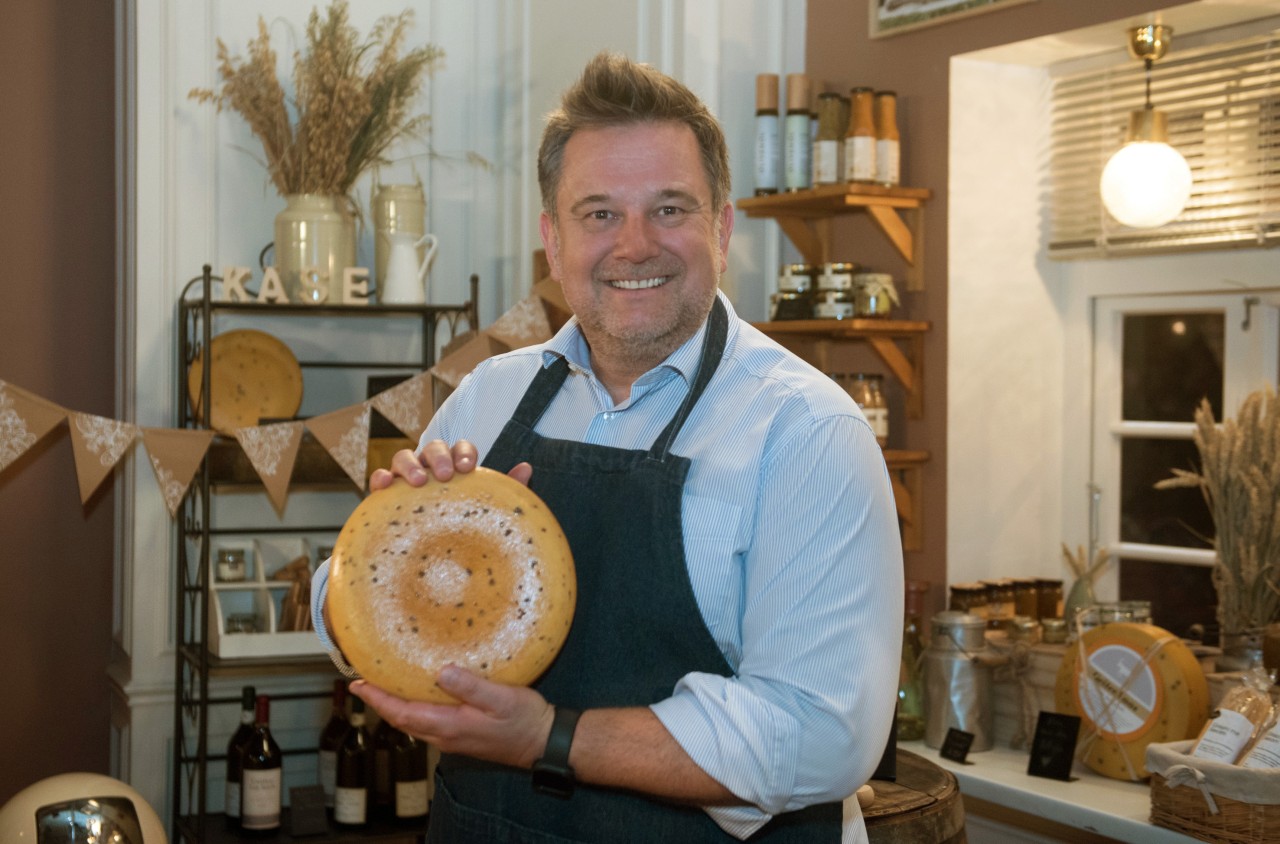 „Rote Rosen“-Star Dirk Hartkopf alias „Käse Werner“ zeigt sich mit Neuzugang 