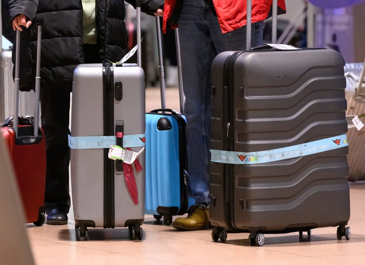 Aida Nova Kreuzfahrt RÃ¼ckreise Flughafen Corona Ausbruch Passagiere Madeira