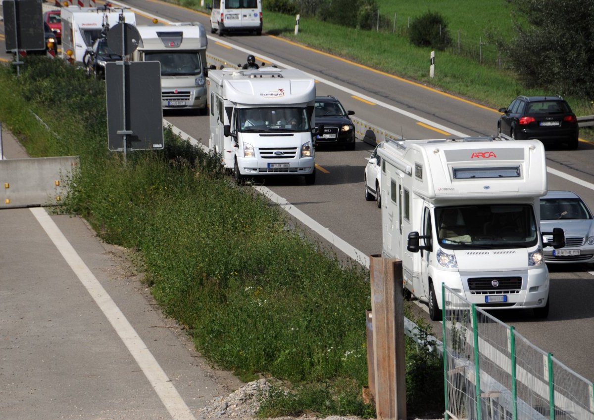 Camping Wohnmobile Autobahn.jpg