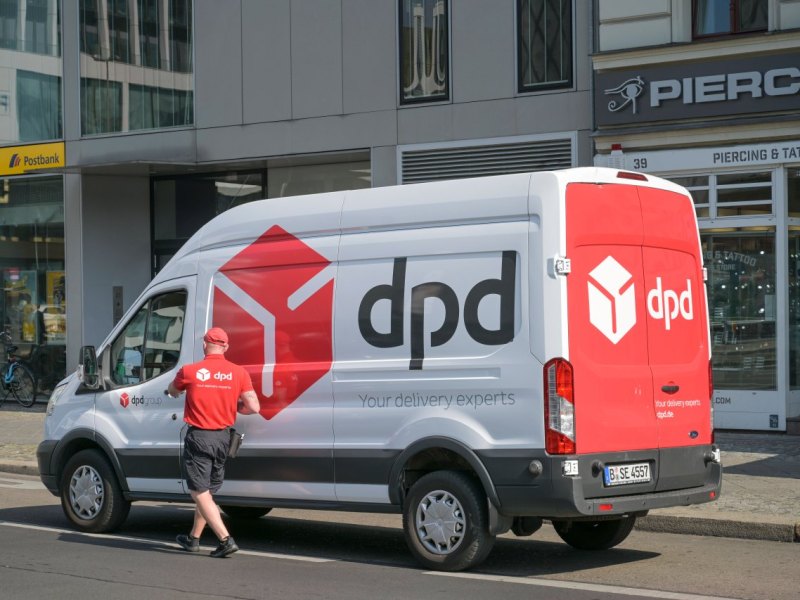 DPD in Stade Kunde Paketzusteller Unternehmen geschockt Twitter Fotos Katzenklappe