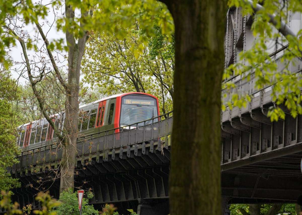 HVV Hamburg Nahverkehr Sperrung.jpg