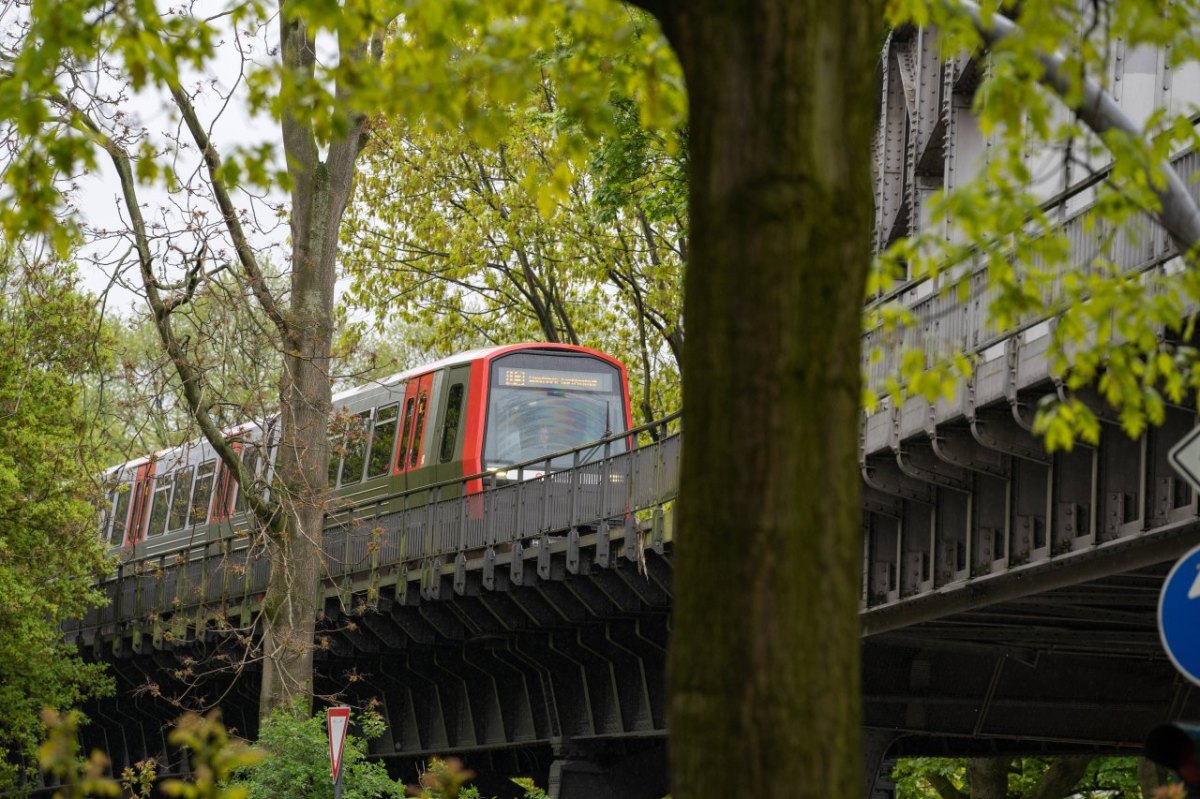 HVV Hamburg Nahverkehr Sperrung.jpg