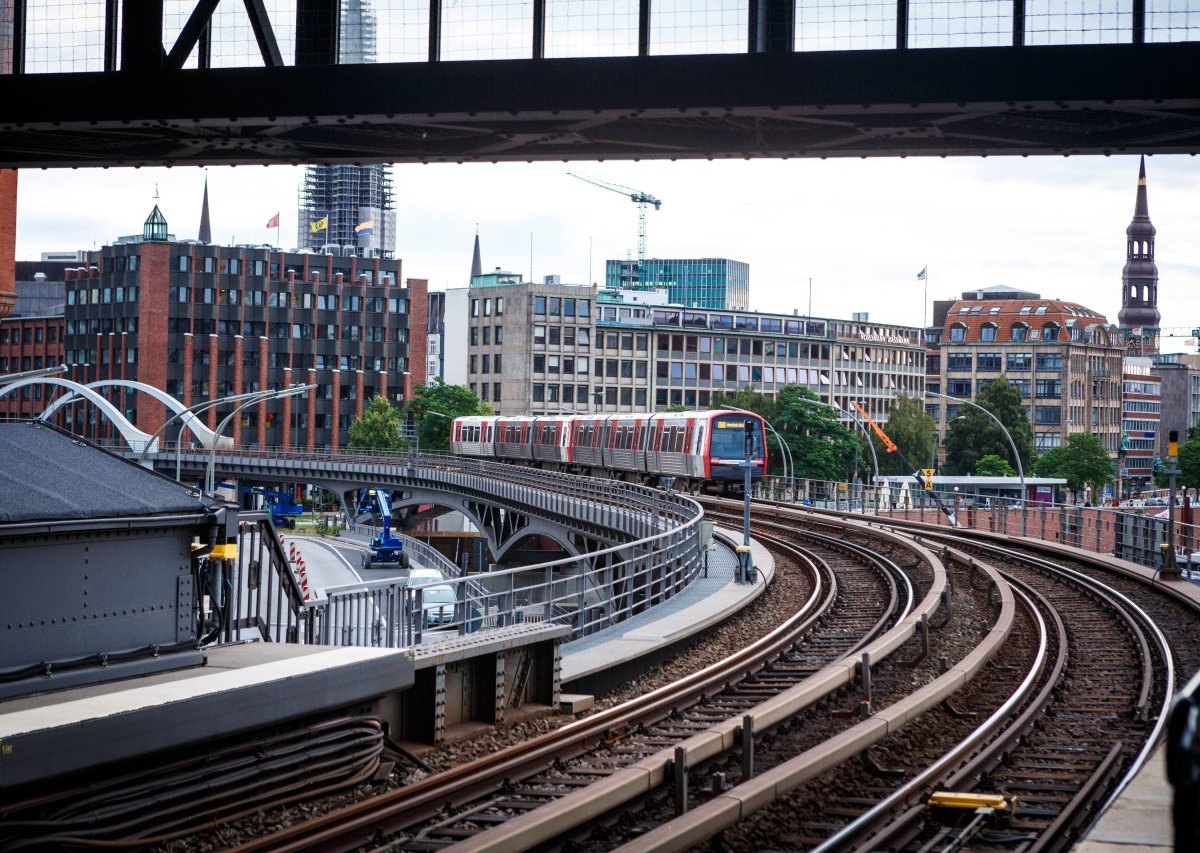 HVV Sperrung Hamburg Hauptbahnhof Baumwall U-Bahn U3.jpg