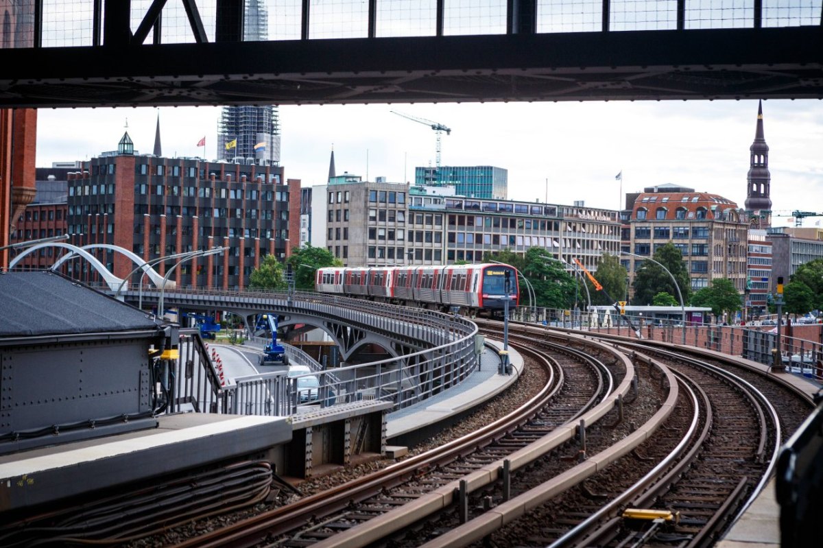 HVV Sperrung Hamburg Hauptbahnhof Baumwall U-Bahn U3.jpg