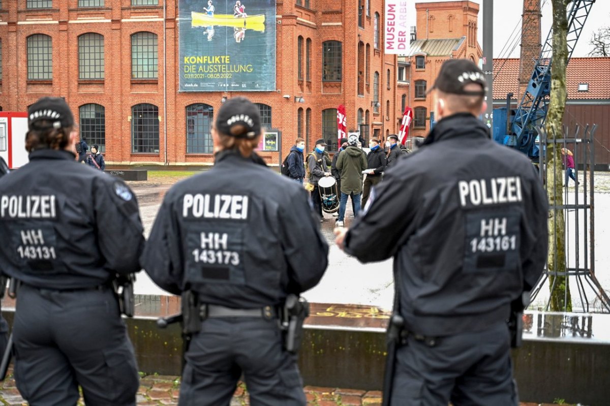 Hamburg Corona Demo Barmbek.jpg