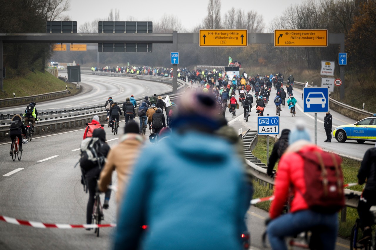 Fahrrad fahr'n statt Autobahn am Samstag in Hamburg.