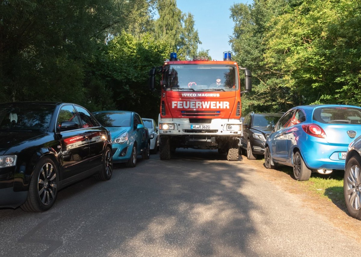 Hamburg Feuerwehr Meckelfeld Seevtal Pulvermühlenteich See im großen Moor