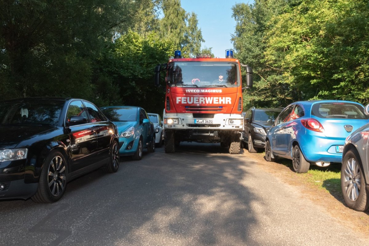 Hamburg Feuerwehr Meckelfeld Seevtal Pulvermühlenteich See im großen Moor