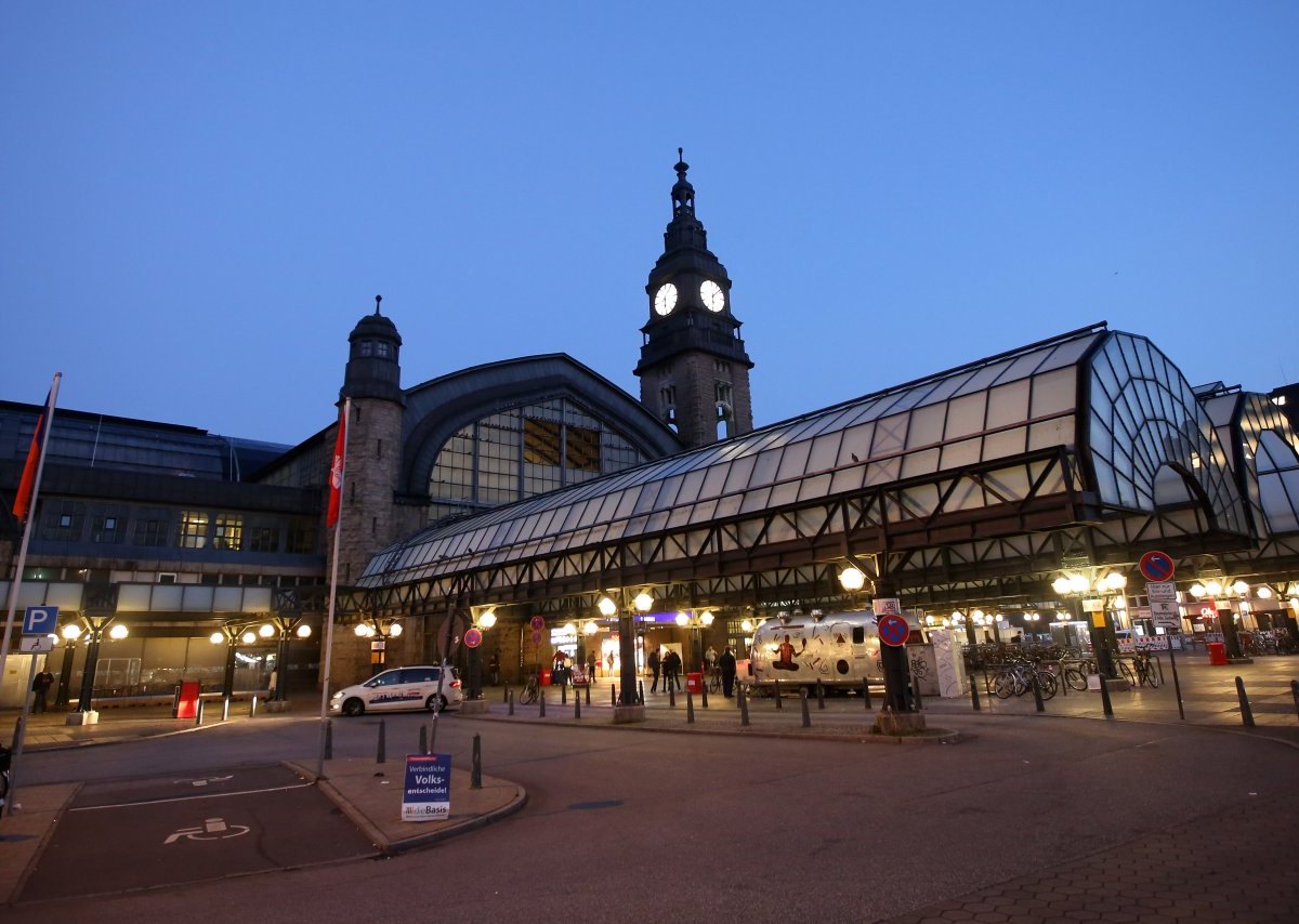 Hamburg Hauptbahnhof Polizei Handy Haftbefehl