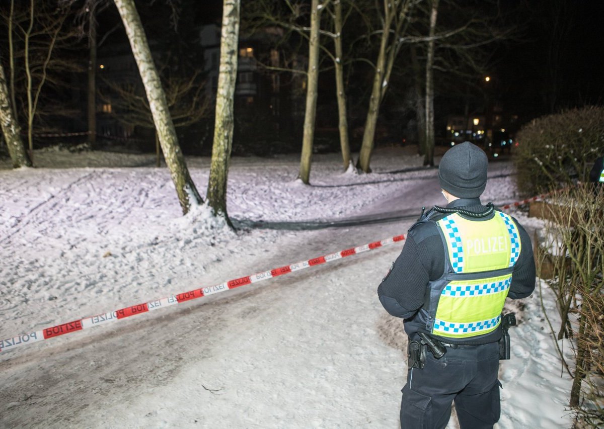 Hamburg Polizei Bramfeld Discounter Supermarkt Schnee