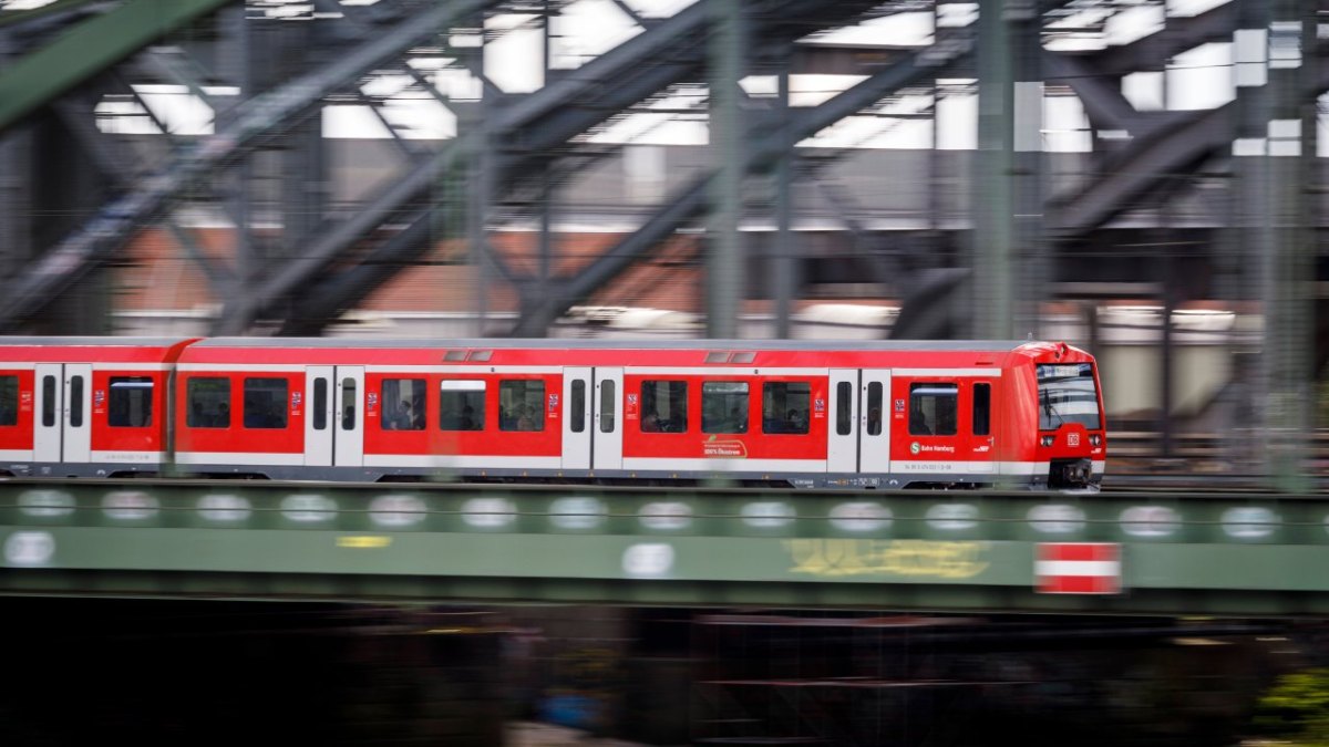 Hamburg S1 Othmarschen S-Bahn Bahnsteig Kontrolleure Krankenhaus