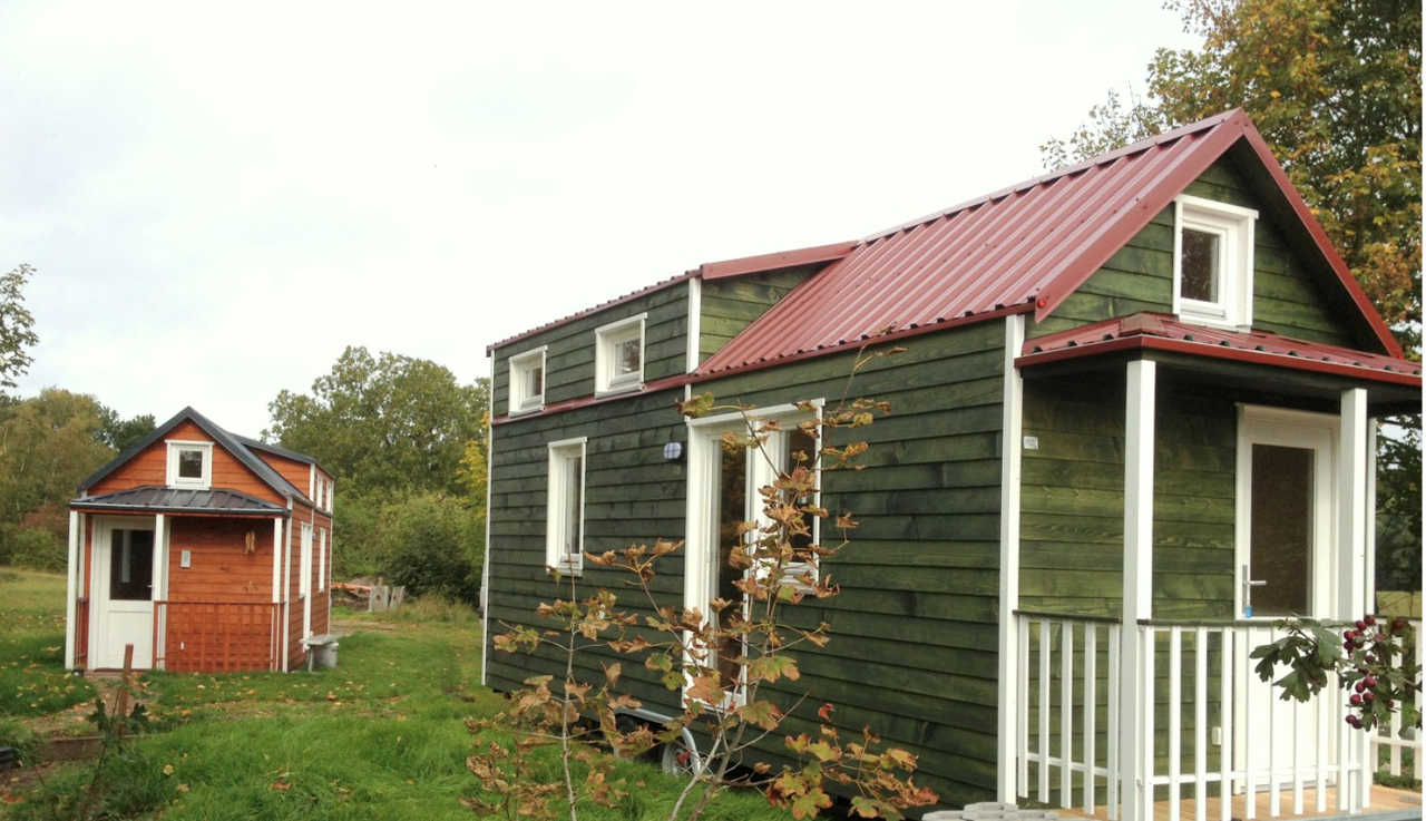 Solche Tiny Houses stehen auf dem Grundstück von Oliver Victor in der Nähe vom Schaalsee.