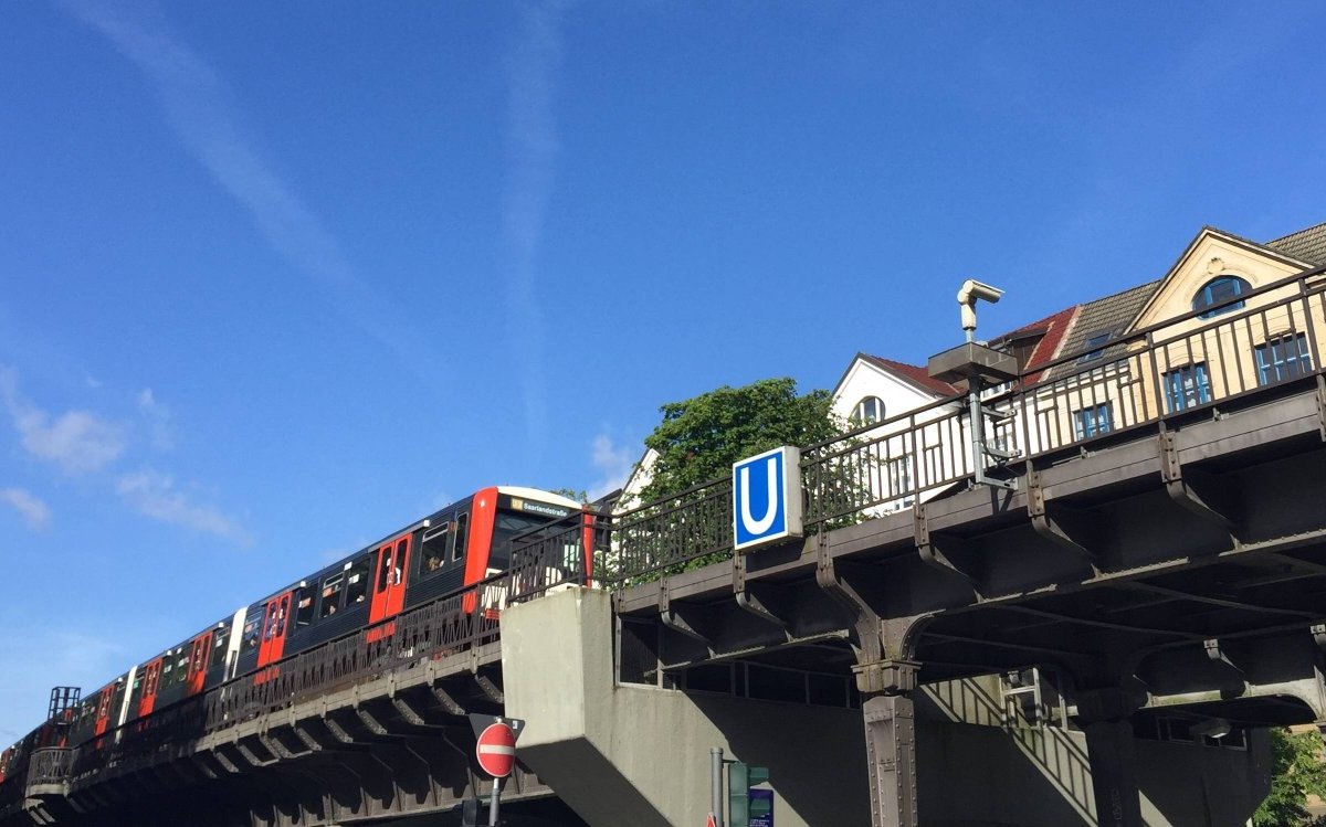 Hamburg U-Bahn Kellinghusenstraße Fahrradparkhaus Mobilitätswende.jpg