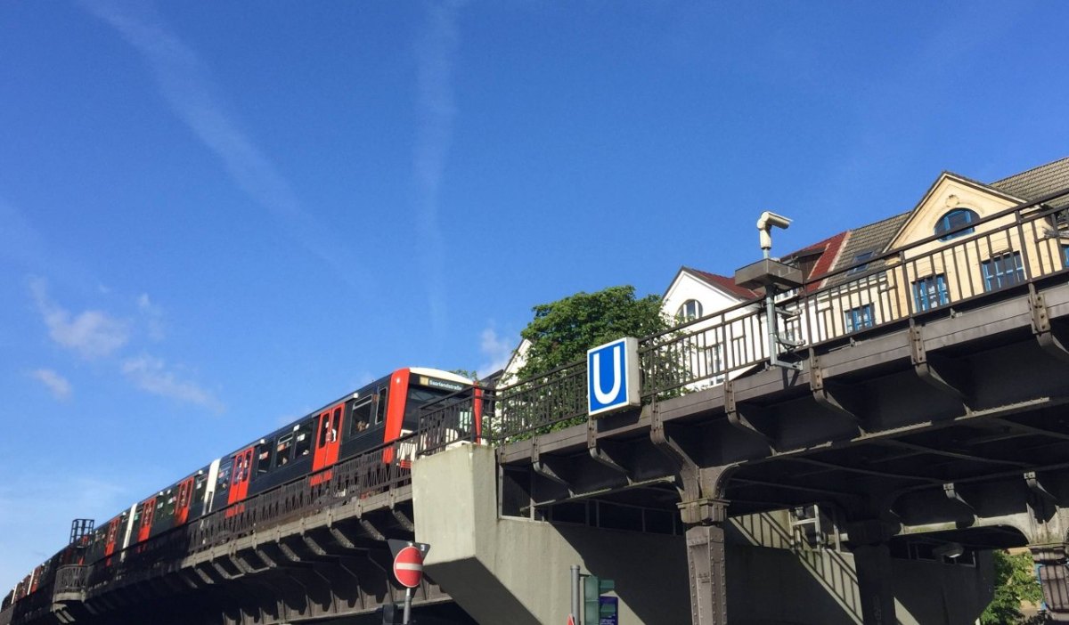 Hamburg U-Bahn Kellinghusenstraße Fahrradparkhaus Mobilitätswende.jpg