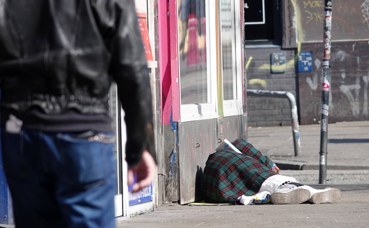 Jahrelang kamen sie unter, doch jetzt ist ihnen der Weg versperrt – Obdachlose auf St.Pauli. (Symbolbild)