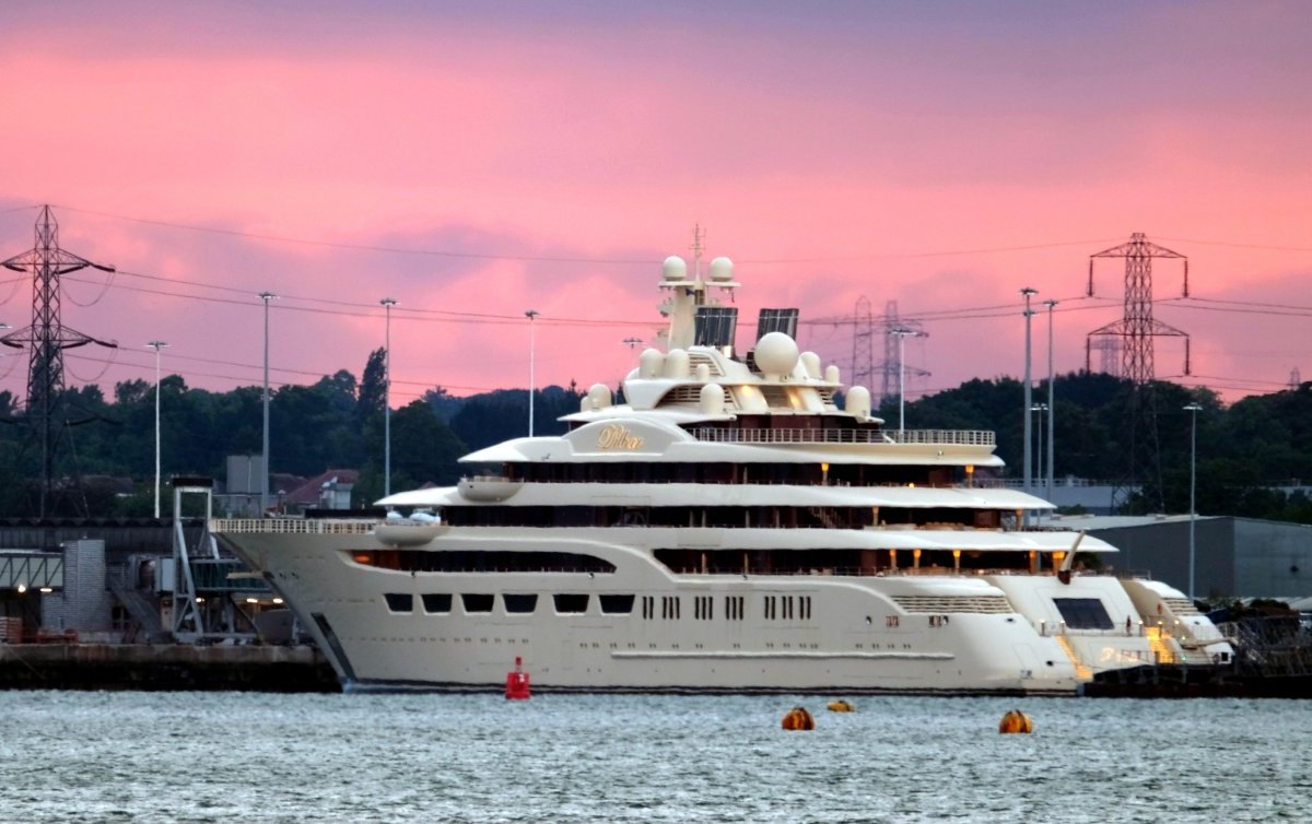 Hamburg Yacht Hafen Blohm+Voss Dilbar Bremen Schiff Superyacht Luxus