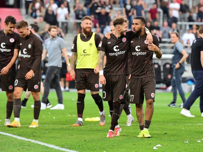 Am Freitag findet das Stadtderby zwischen dem Hamburger SV und dem FC St. Pauli statt. Ist dann Daniel-Kofi Kyereh (r.) auch dabei?