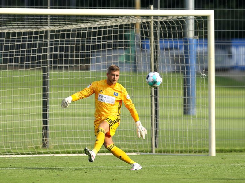 Hamburger SV Julian Pollersbeck.jpg