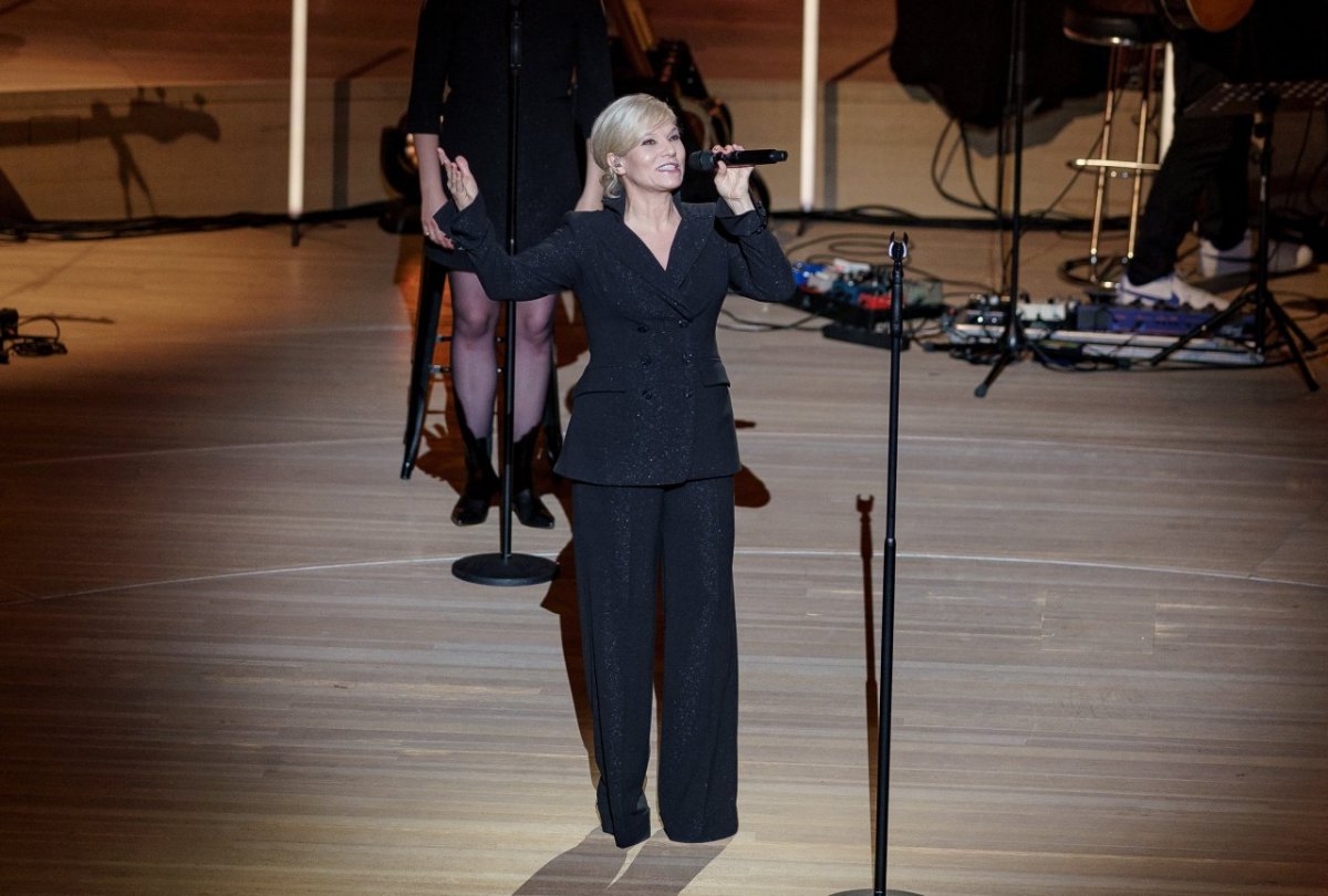 Ina Müller Elbphilharmonie.jpg