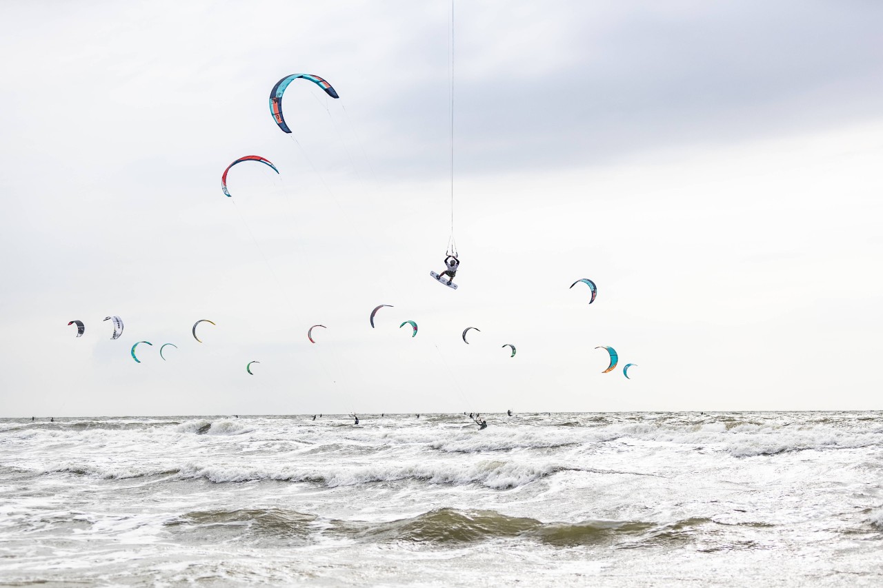 In Sankt Peter-Ording sind oft viele Kitesurfer unterwegs. 