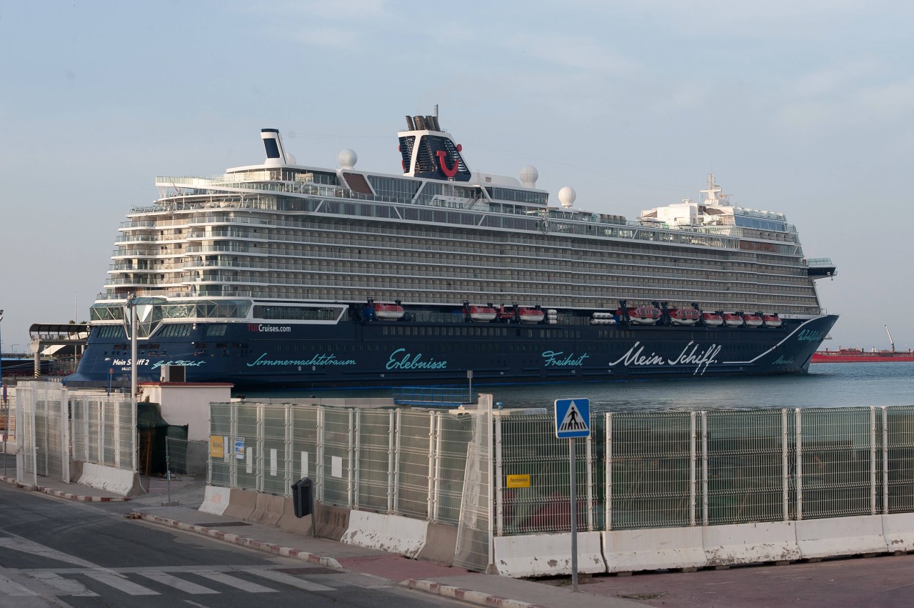 Die „Mein Schiff 2“ ist in der Wintersaison in der Karibik unterwegs.