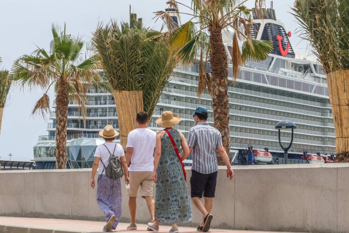 Mein Schiff Aida Crew Kreuzfahrt Seetag Hafen Mittelmeer Fragen Rezeption GÃ¤ste Seetag