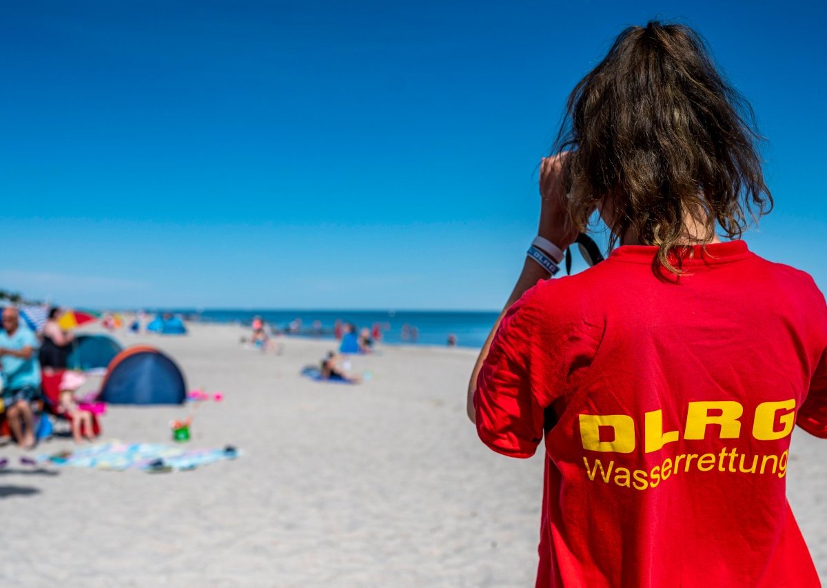 Nordsee Rettungsschwimmer Lübeck Travemünde.jpg