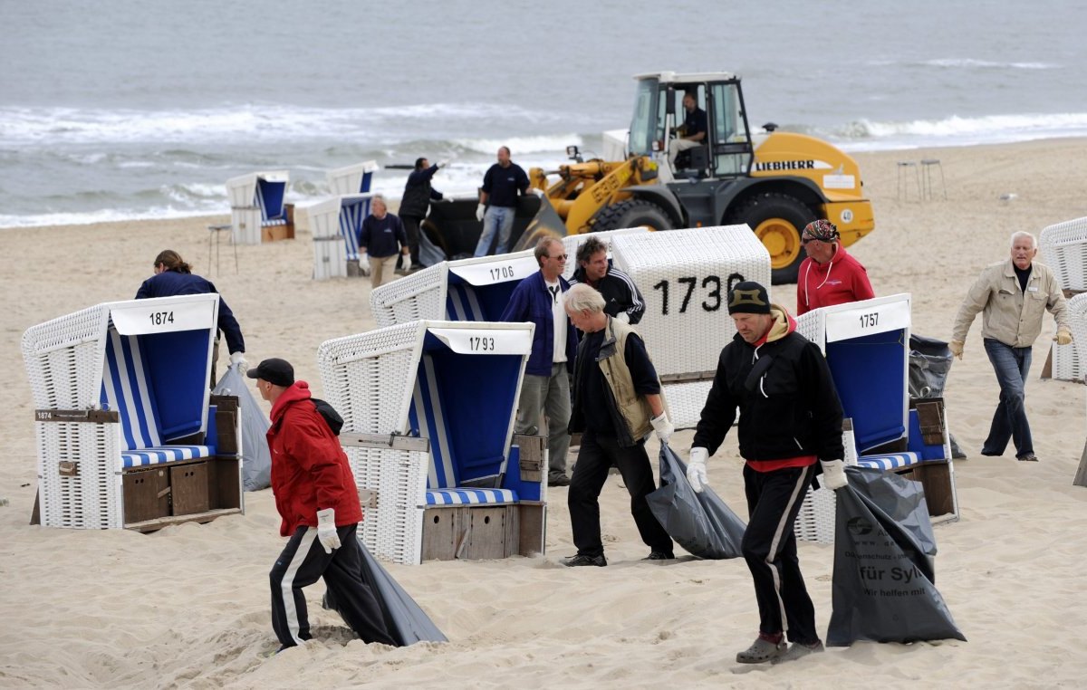 Nordsee Sylt Strand Maske Müll Cleanup