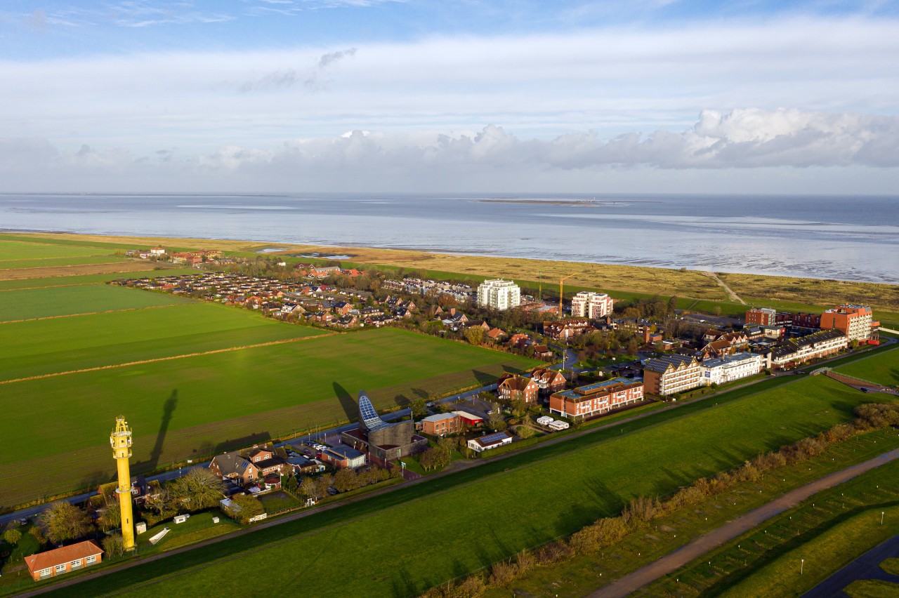 Der Badeort in der Gemeinde Wangerland an Nordsee-Küste.