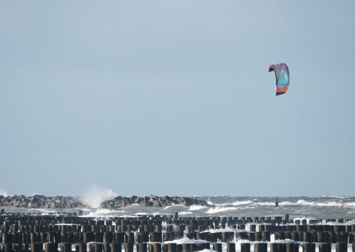 Ostsee Kitesurfer DGzRS Gefahr Unfall Wind Material Ausrüstung Segel Böe Silke Gorldt