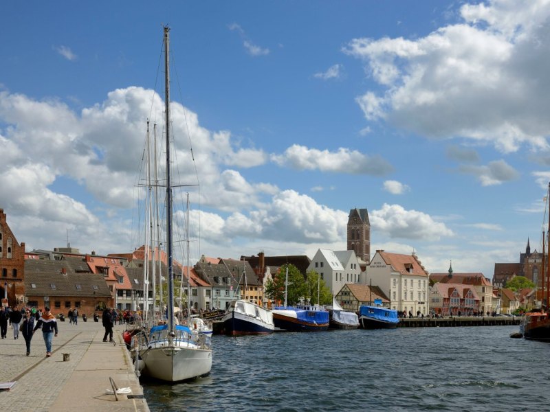 Ostsee Leiche Hafen entdeckt Polizei  Zeugen Wismar Hafenbecken