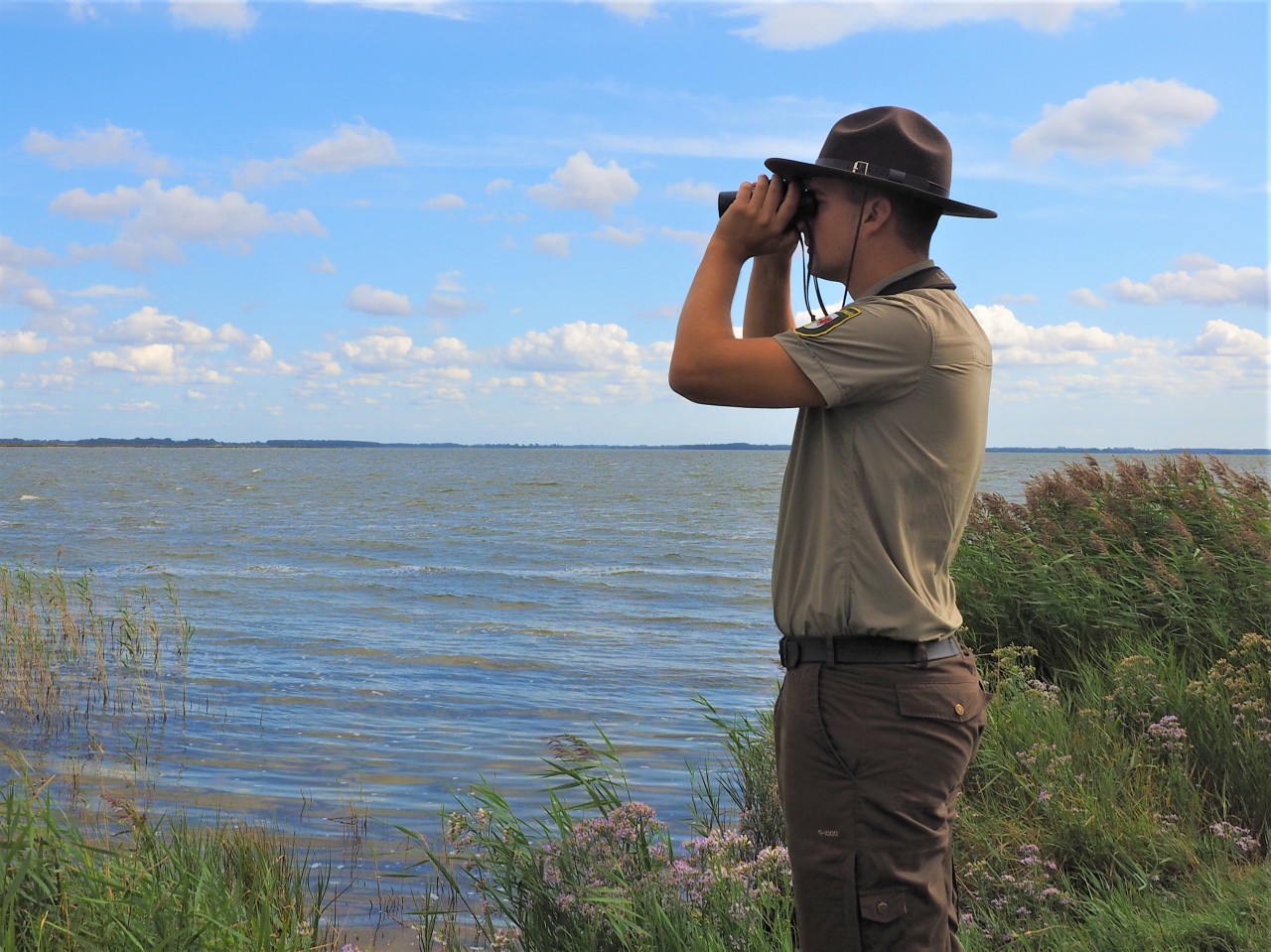 Ein Ranger im Nationapark Vorpommersche Boddenlandschaft