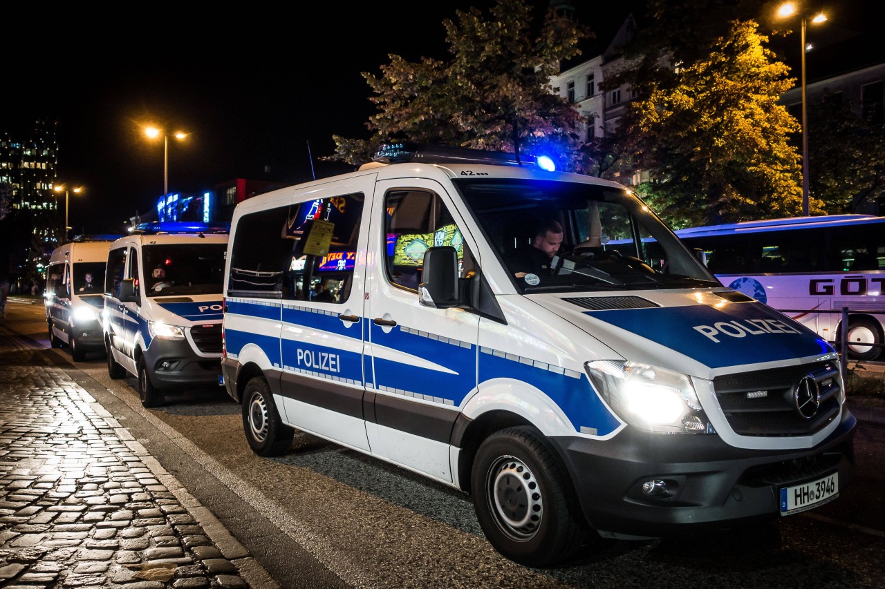 Die Polizei war mit mehreren Einsatzkräften vor Ort (Symbolbild). 