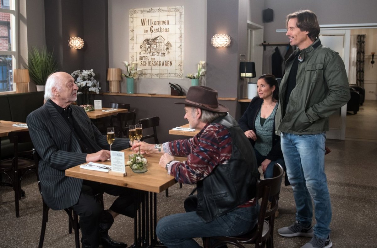 â€žRote Rosenâ€œ Karl Dall Anna Mennicken Vivian Richie Sky Instagram Telenovela