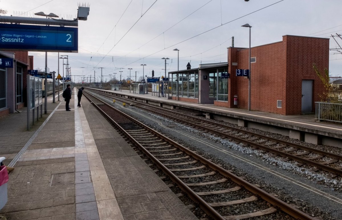 Rügen Bahn Schienen Schotter Steine