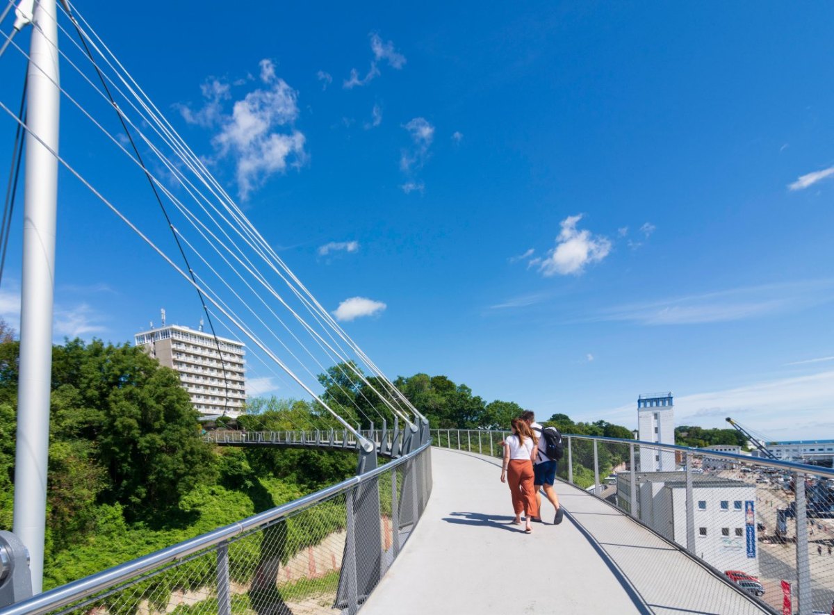 Rügen Brücke Sassnitzer Hafen.jpg