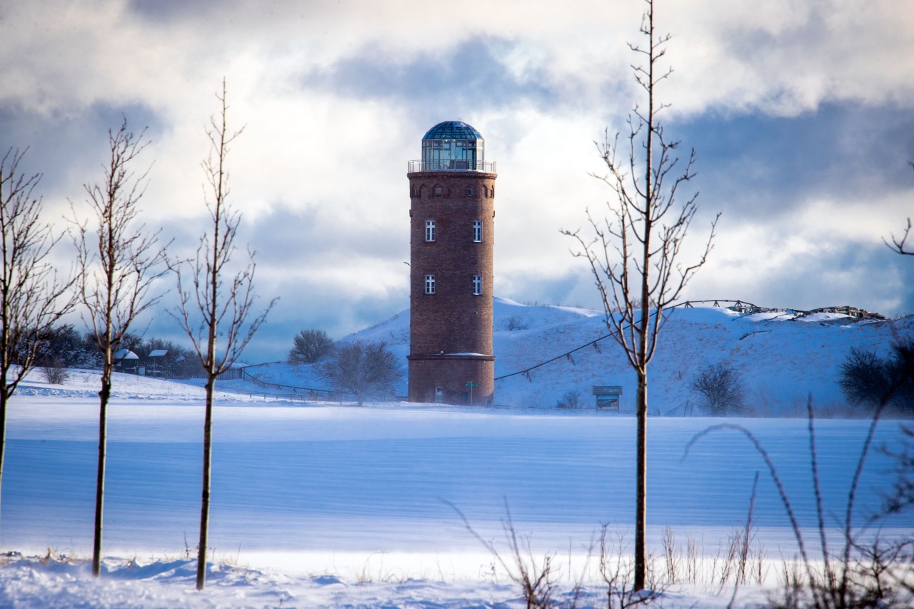 Der historische Peilturm auf Rügen.