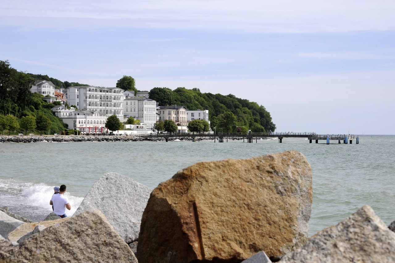 Blick auf die Strandpromenade in Sassnitz auf Rügen.