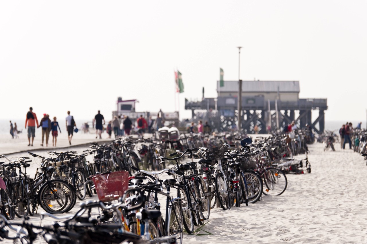 In Sankt Peter-Ording ist der Strand im Sommer oft gut besucht (Archivbild). 