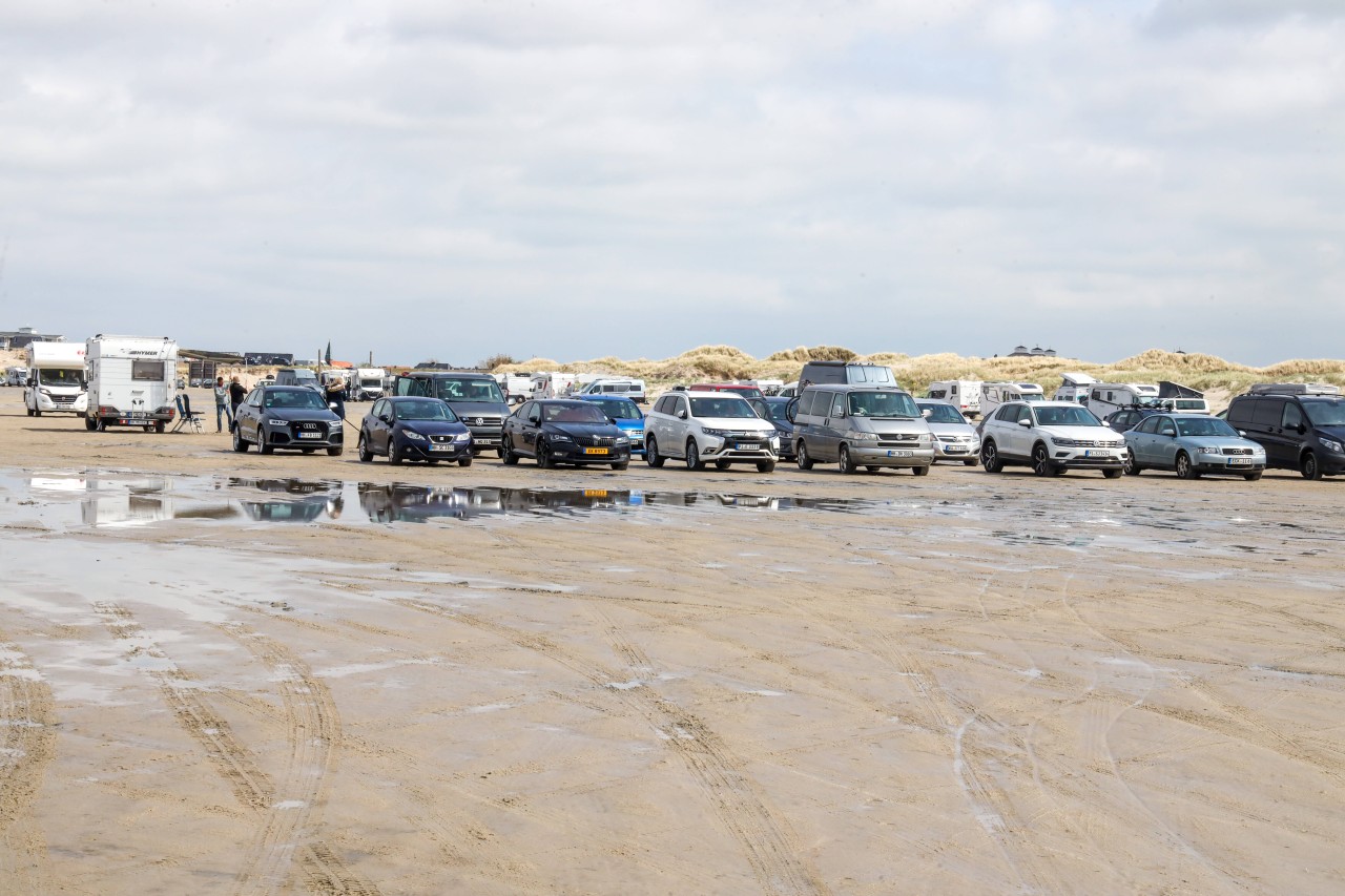 Sankt Peter-Ording: Menschen fürchten, dass durch viele Besucher die Zahlen wieder steigen (Symbolbild). 