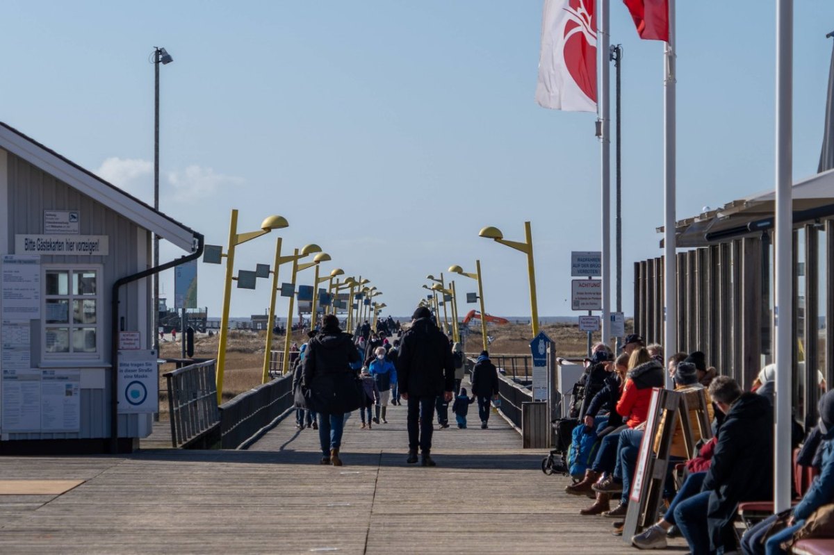 Sankt Peter-Ording Touristen.jpg