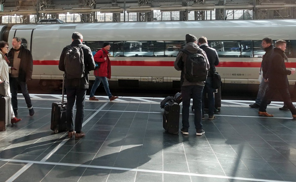 Schleswig-Holstein Zug Bahnhof Führerschein Flensburg Polizei