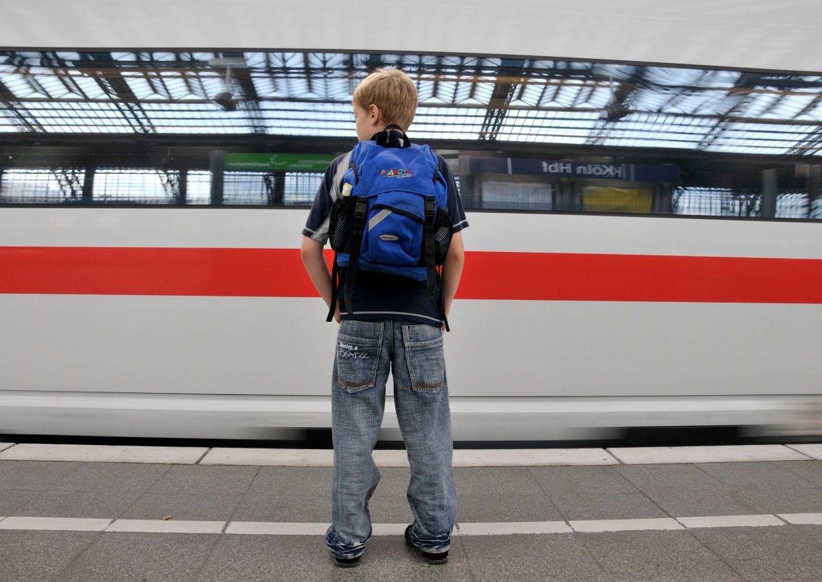 Schwerin Bahn Vorpommern-Rügen Kinder Bad Kleinen Zigarette Polizei