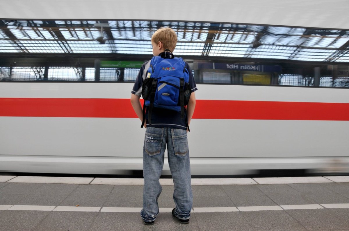 Schwerin Bahn Vorpommern-Rügen Kinder Bad Kleinen Zigarette Polizei