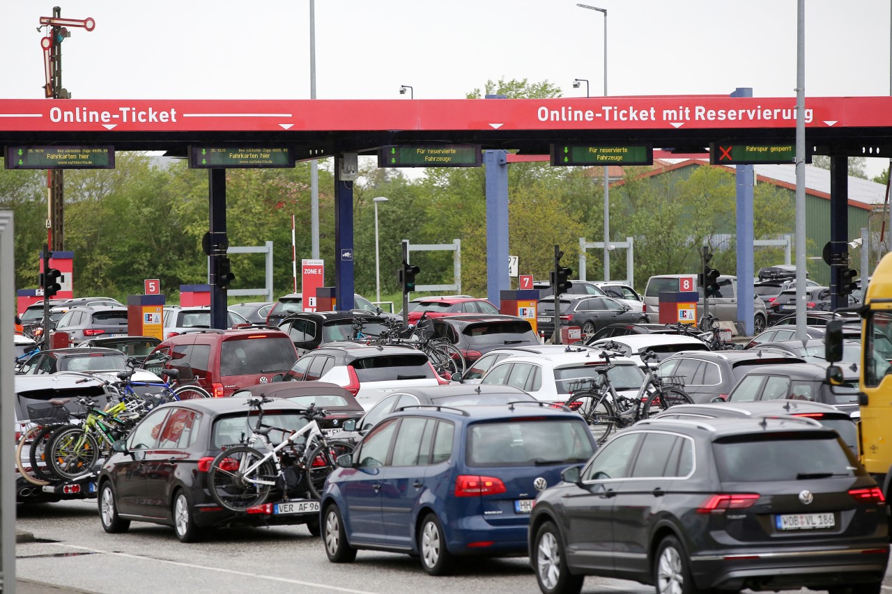 Anreise nach Sylt an der Autozugverladung in Niebüll an Pfingsten 