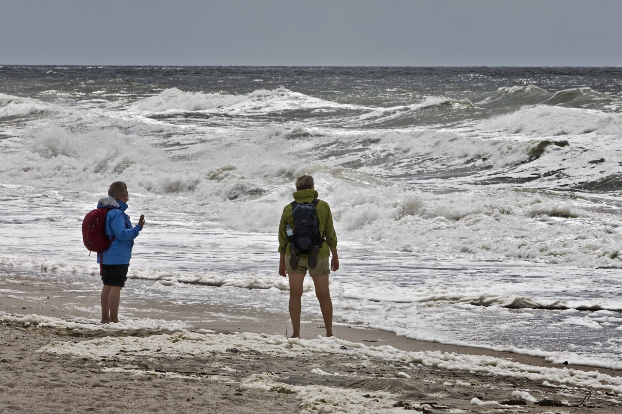 Ein Spaziergang am Strand auf Sylt ist trotz allem natürlich weiterhin möglich (Symbolbild). 