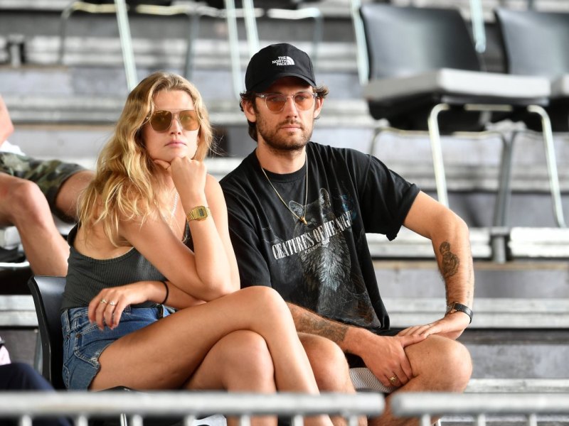 Toni Garrn.jpg