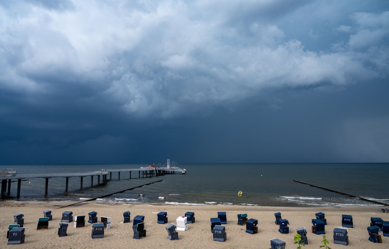 Auf Usedom bekommen es Eltern am Strand immer wieder mit der Angst zu tun – weil sie etwas nicht Wissen. (Symbolbild)