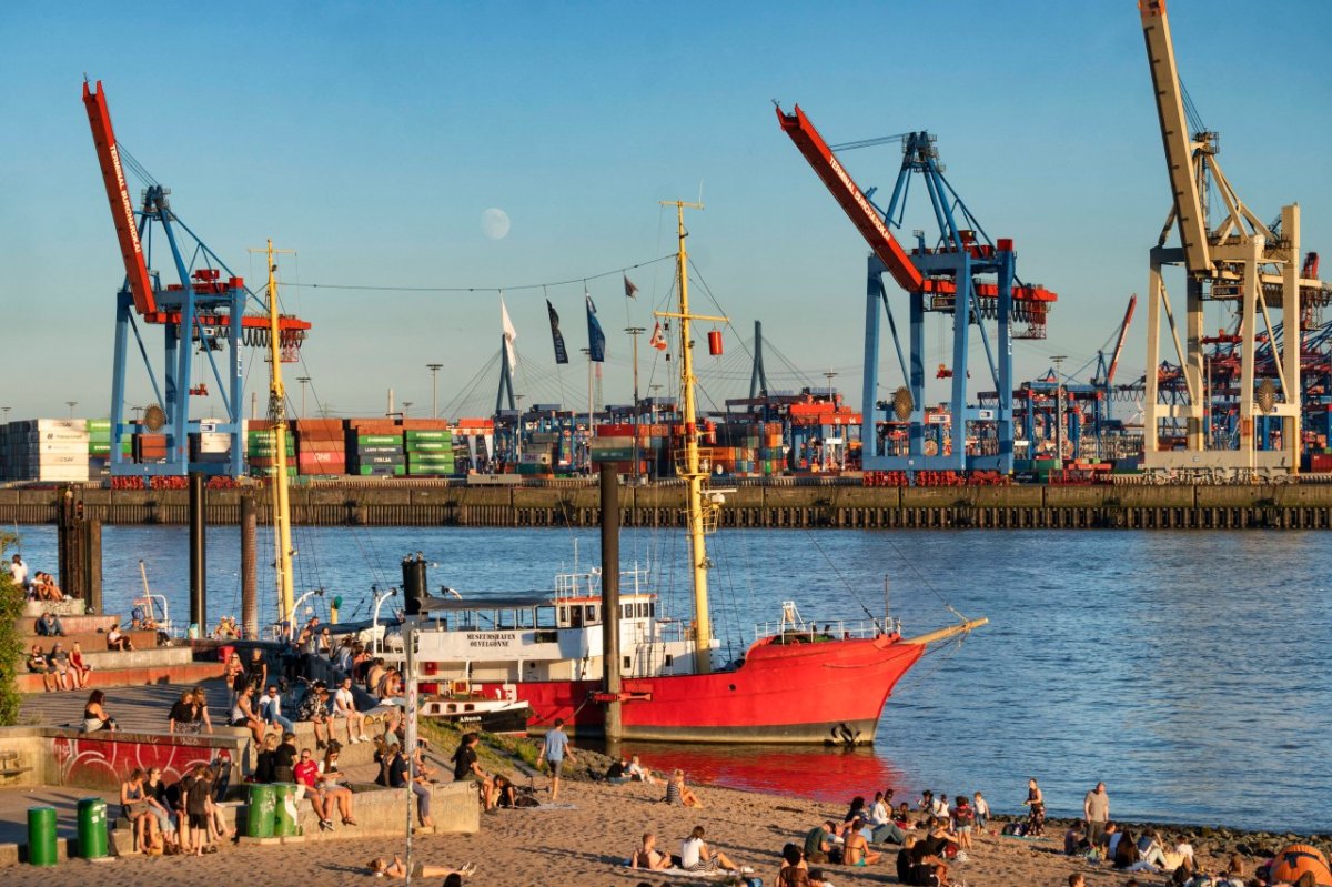 Wetter Hamburg Hafen Elbe Strand.jpg